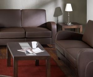 Vivo Chair in Chestnut Faux Leather